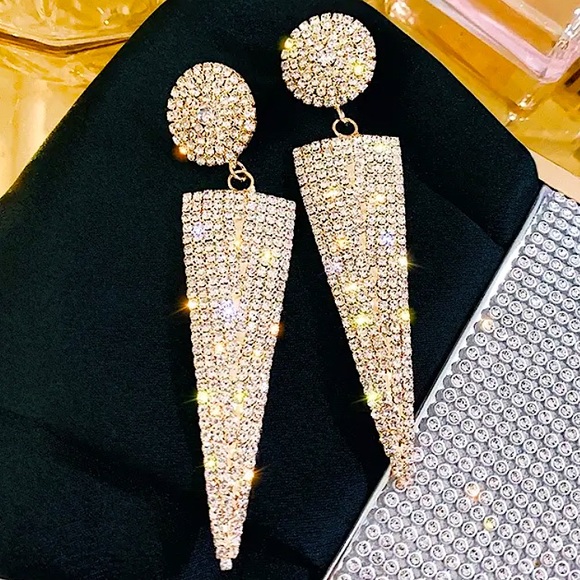 ⚜️[𝟯/$𝟭𝟴]⚜️NEW Large Rhinestone Triangle Drop Earrings - Picture 6 of 9